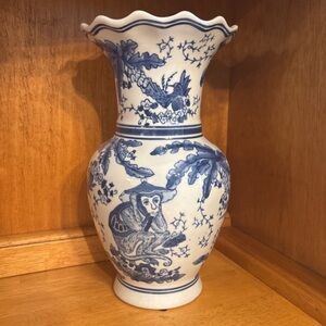 Large Blue and White Chinoiserie Urn/Vase